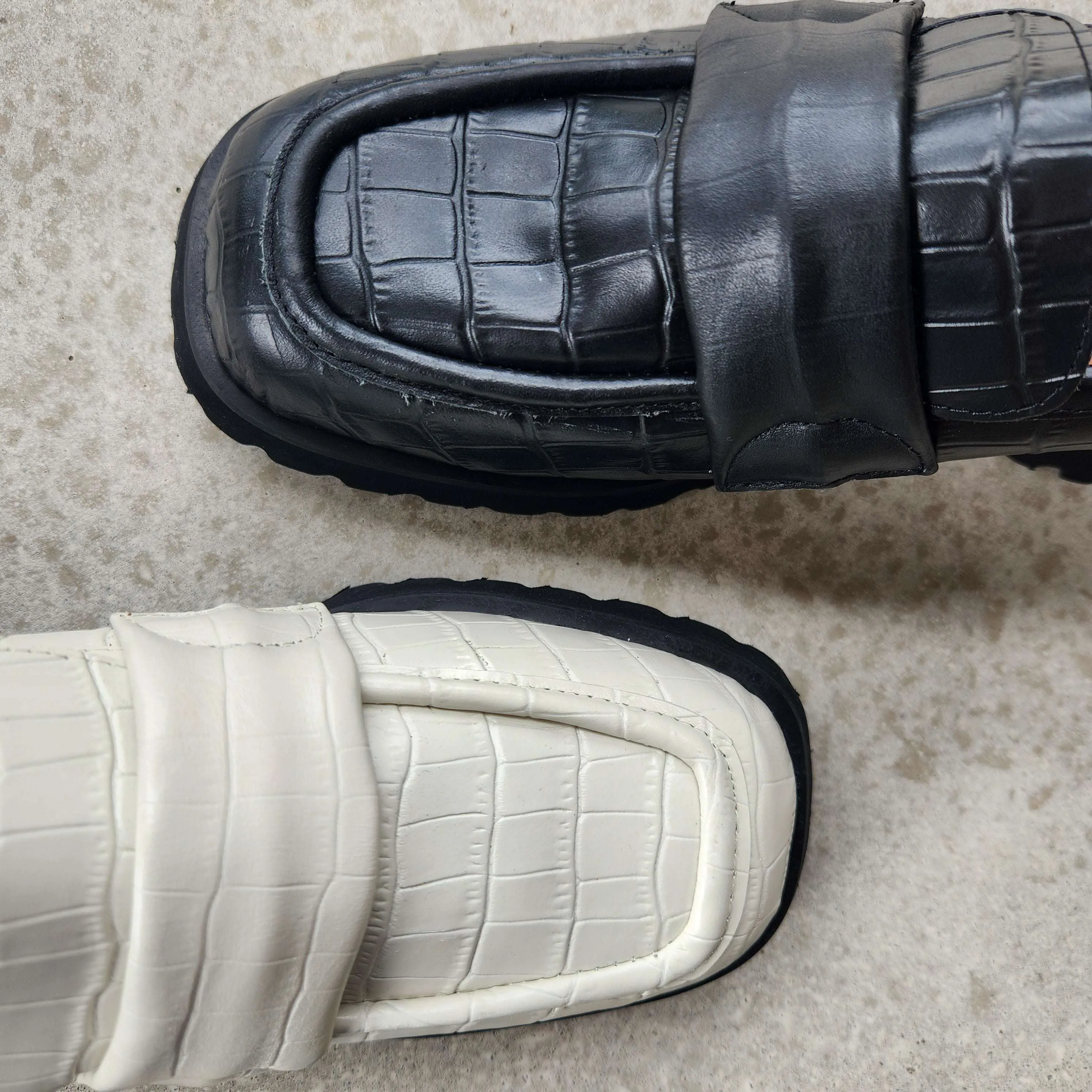 All Black - Banded Lugg Loafer