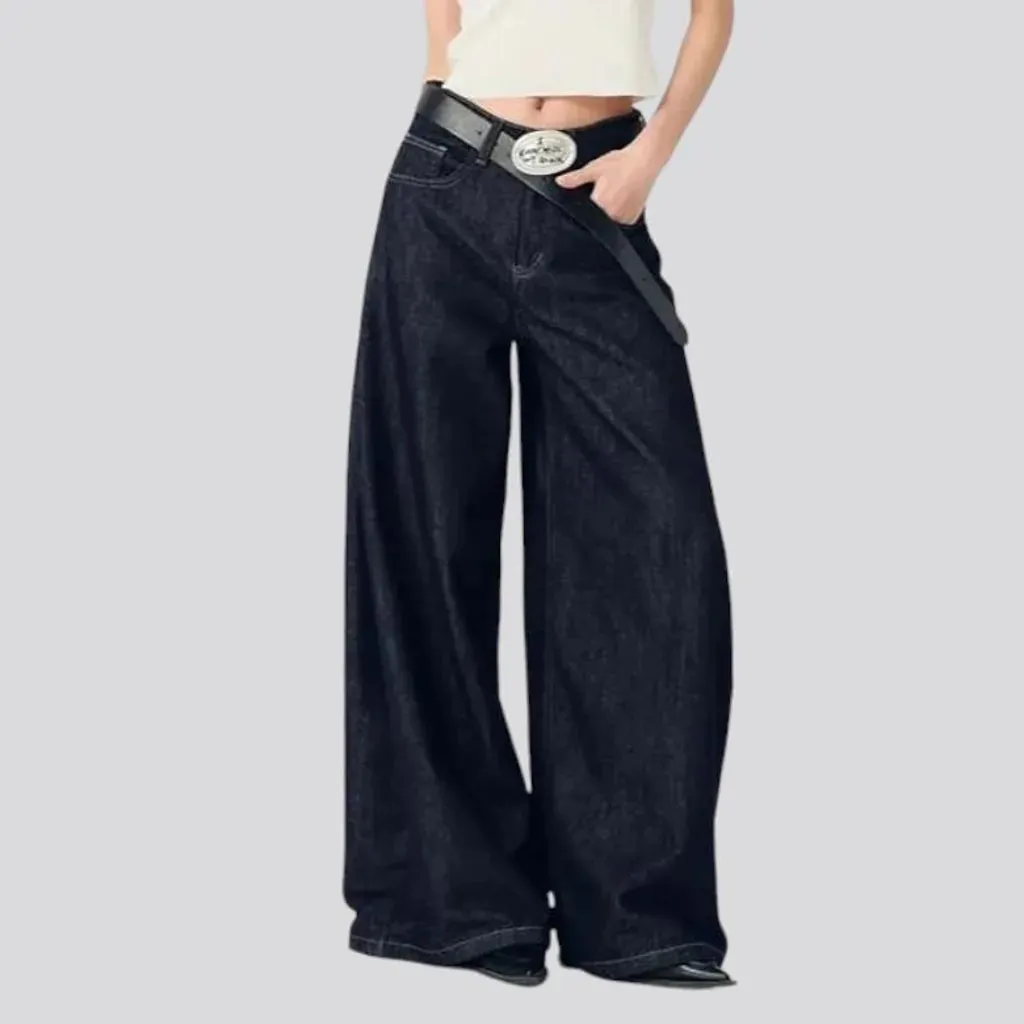 Dark-wash baggy jeans
 for ladies