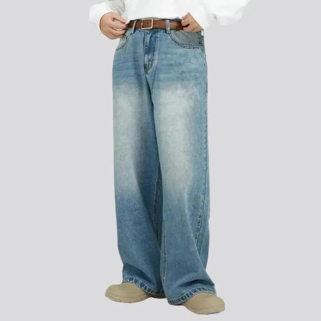 Fashionable baggy-fit 90s men's jeans