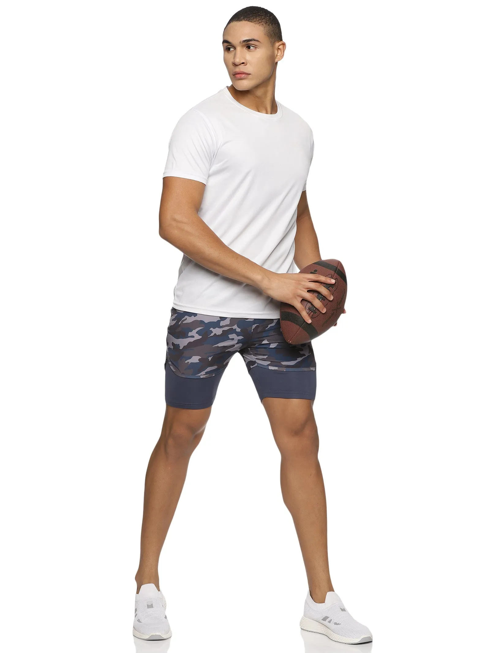 Men Camouflage Printed Shorts With Elasticated Waist & Inner Tights