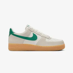 NIKE | AIR FORCE 1 '07 LV8 { PHANTOM/MALACHITE-GUM YELLOW