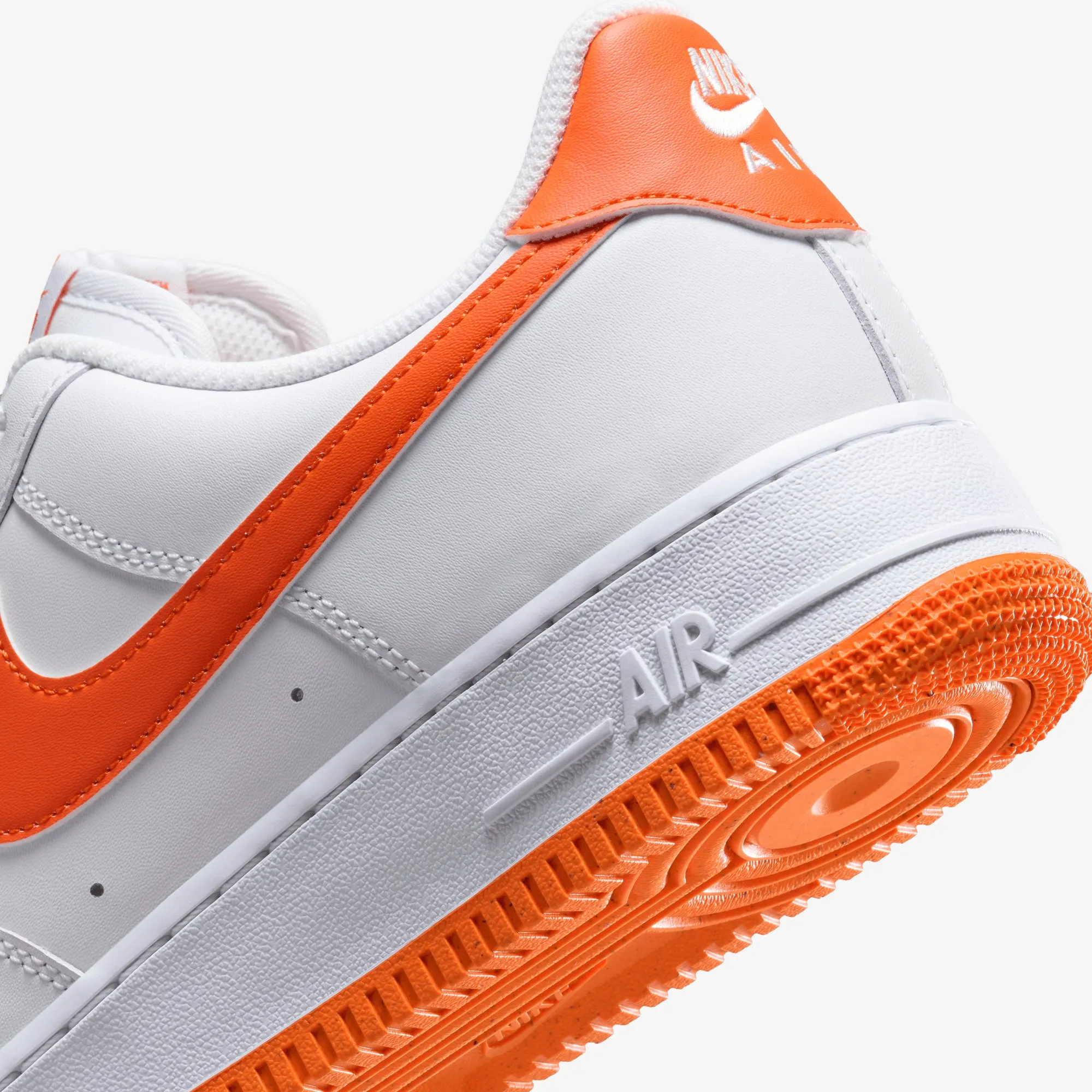 NIKE | AIR FORCE 1 '07 LV8 { WHITE/SAFETY ORANGE-WHITE