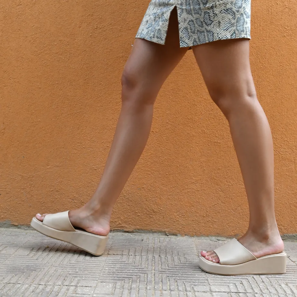 PLATFORMA BEIGE SLIPPERS