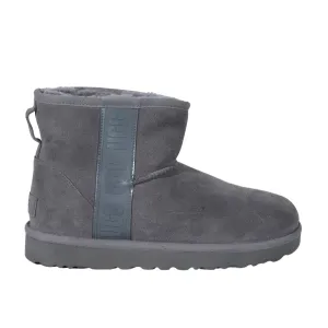 UGG - Side logo strap boots