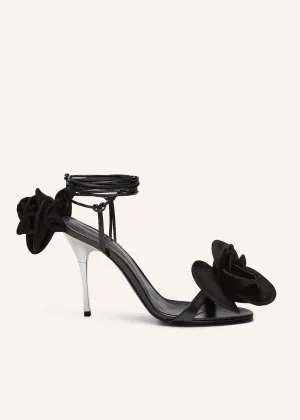 Wrap-around double-flower sandals in black leather